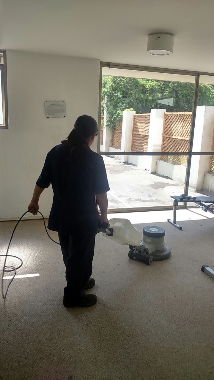Lavado de pisos y alfombras – COMUNIDAD PLAZA MIRADOR